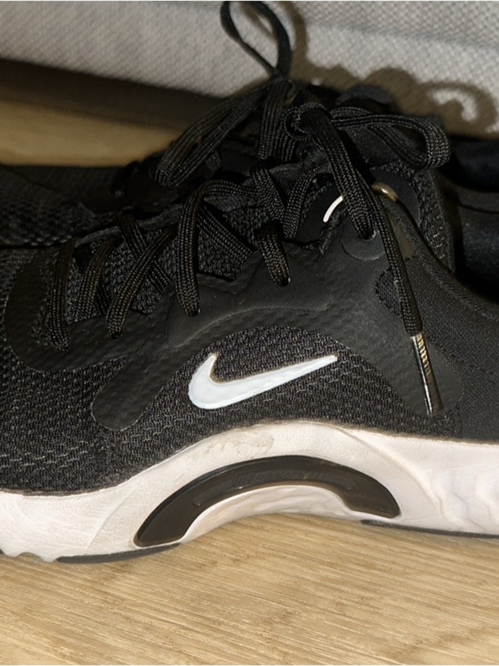 Nike Black and White Casual Running Shoes - Picture 2 of 2